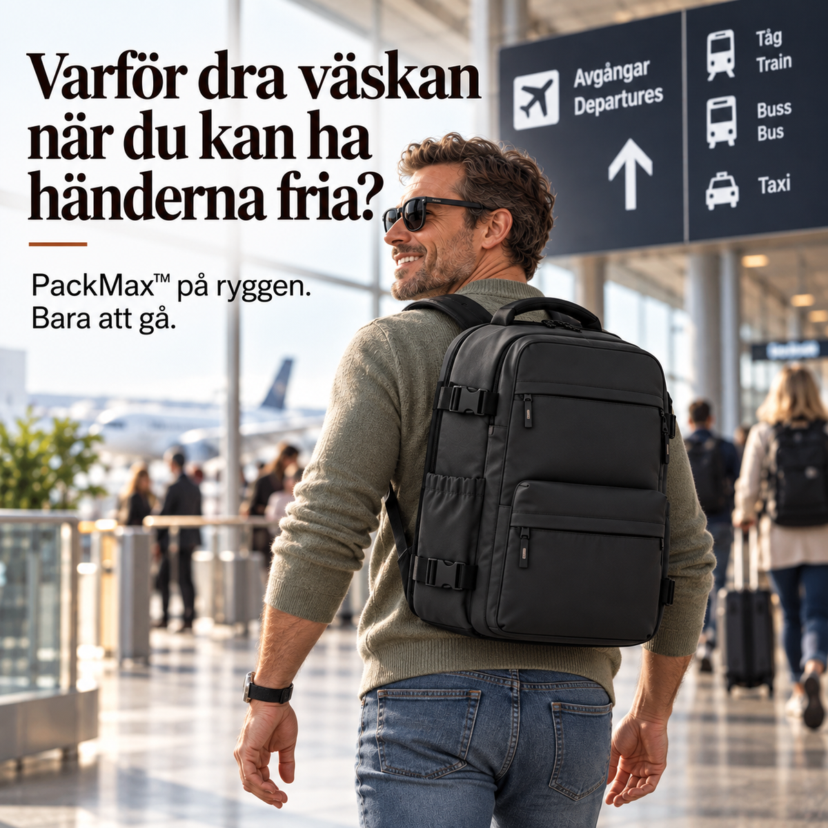 Man reser med svart PackMax vakuumryggsäck på flygplats